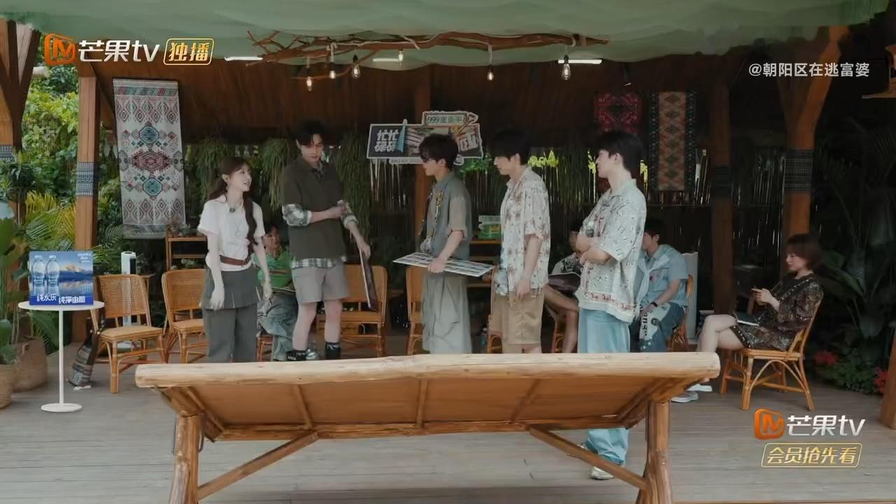 田曦薇胡一天小猫敬礼忙忙碌碌寻宝藏天才小队互动也太软萌，小田亮出专属小猫敬礼，胡
