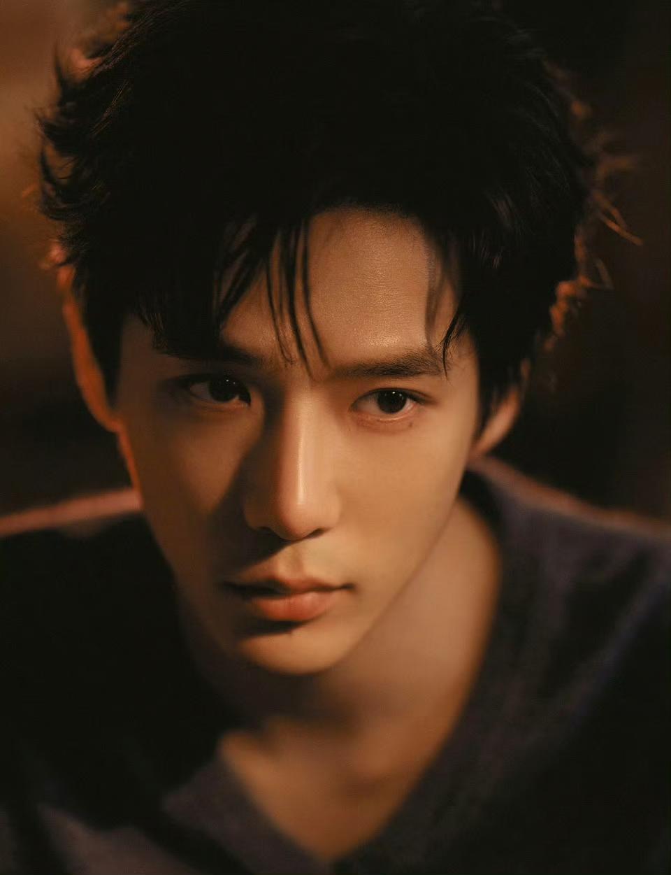 女网红Ally直播时自曝喜欢王安宇，还说为了在长相上配得上王安宇她花了30万去整