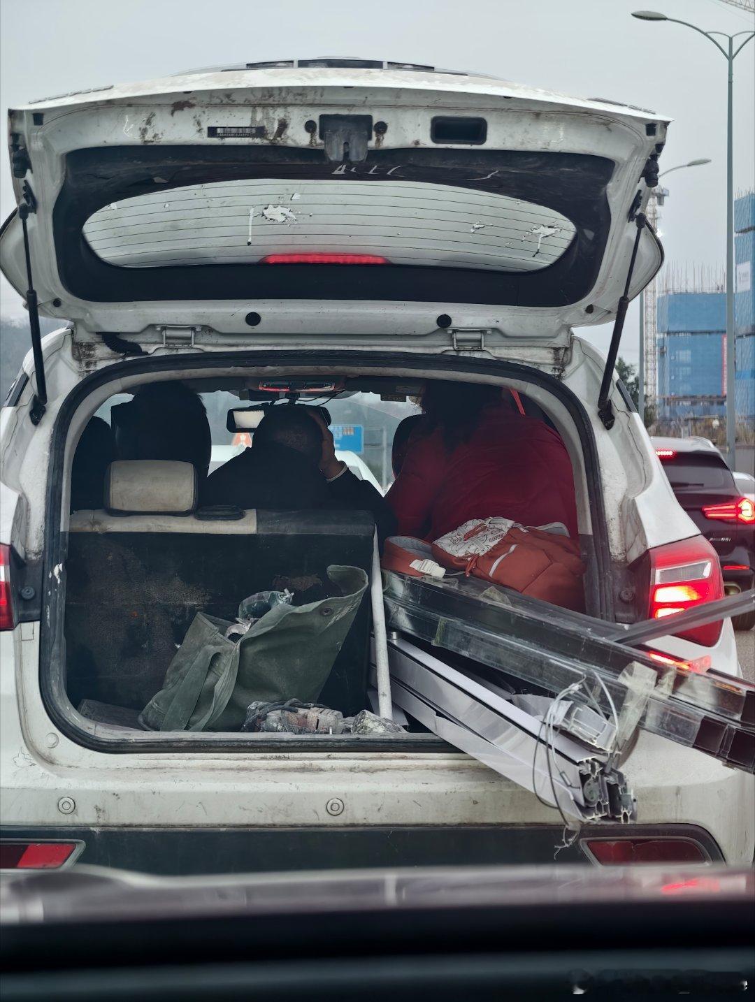 说实话我有点害怕尤其是替我的副驾驶害怕我与汽车的日常