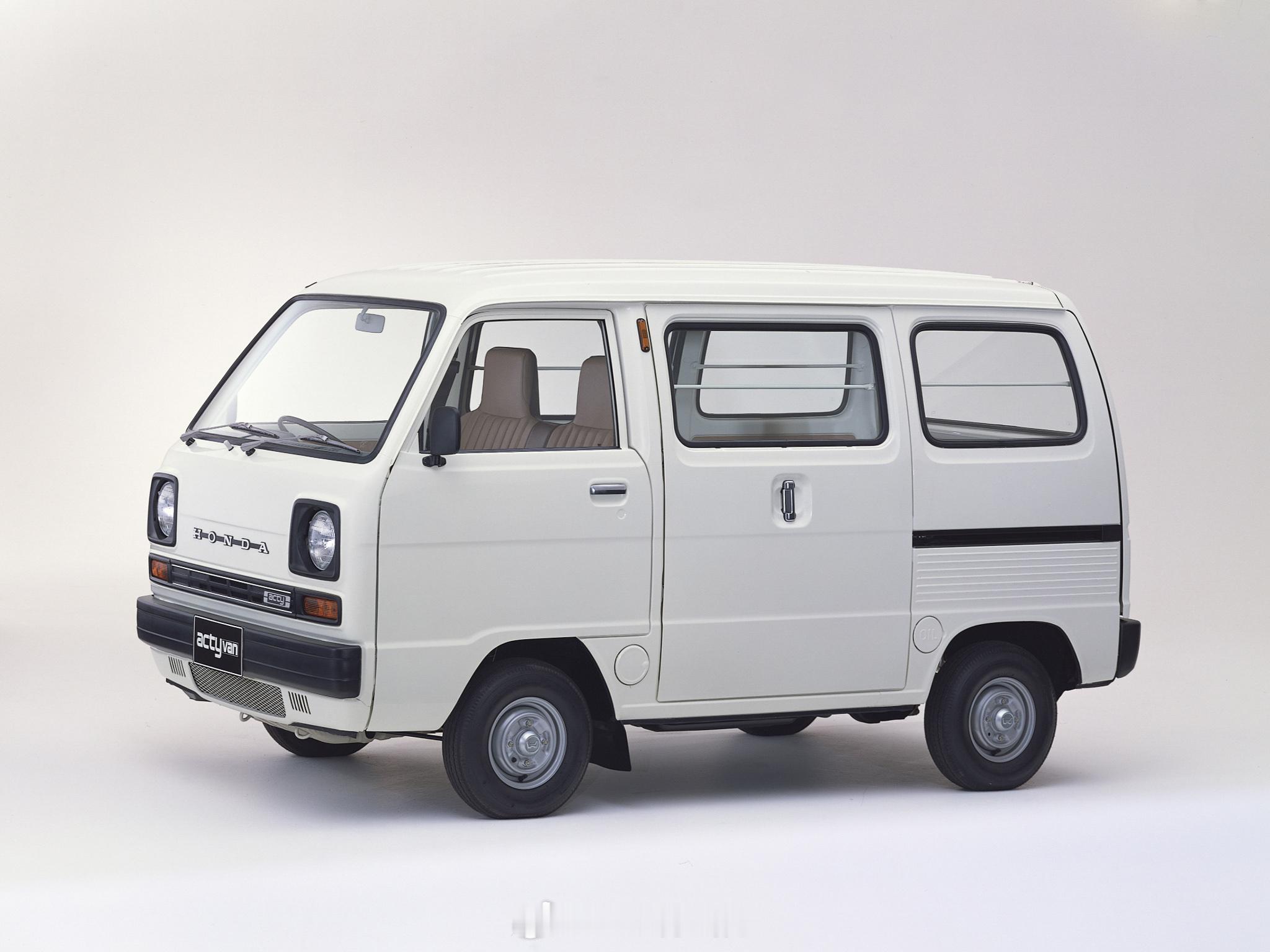 1979款本田Acty Van，看着跟90年代风靡神州的不少微面都挺像，不过当时