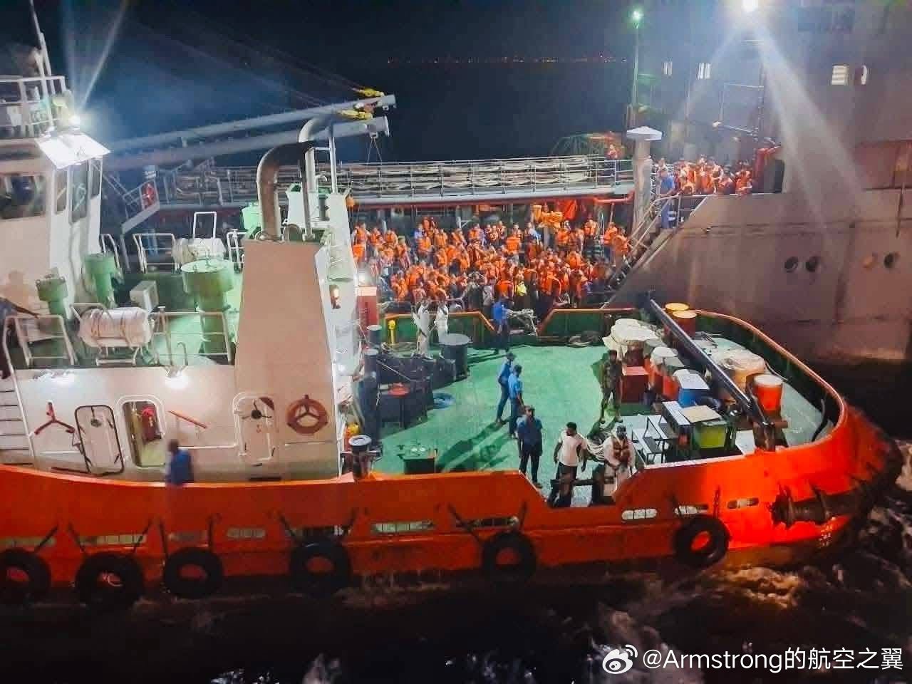 美以伊最新局势 停泊在科伦坡港附近的伊朗郝军船只“布什尔”号上的208名船员正在