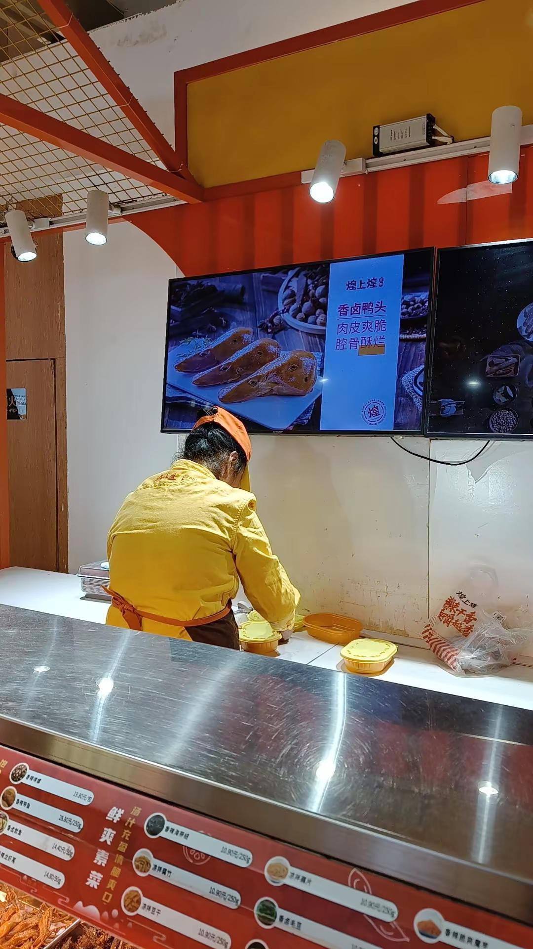 干这行不是被顾客气鼠就是被员工气鼠，问了还得多久都得被说一顿，怪不得你家买卖不好