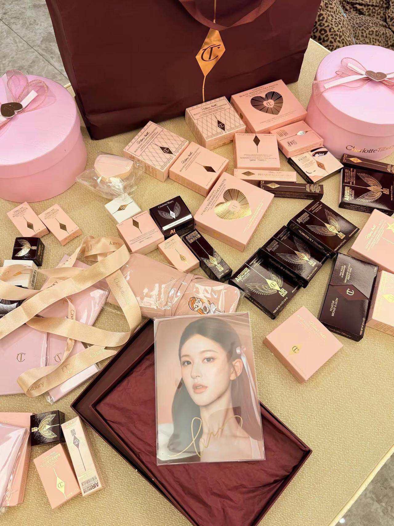CT  你美🎀  你代言人更美💜 赵露思CT全球彩妆代言人赵露思 亲签 少女