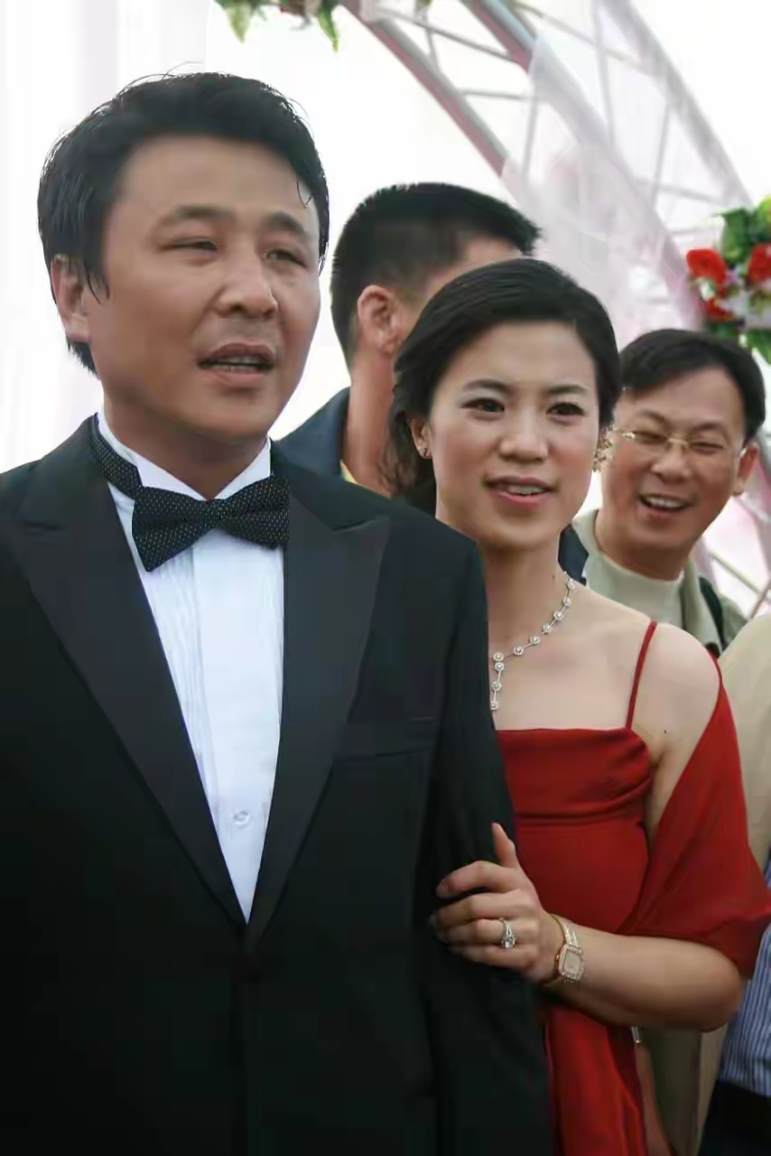 郭斌：从摆地摊到亿万富豪，白手起家的真实路子 