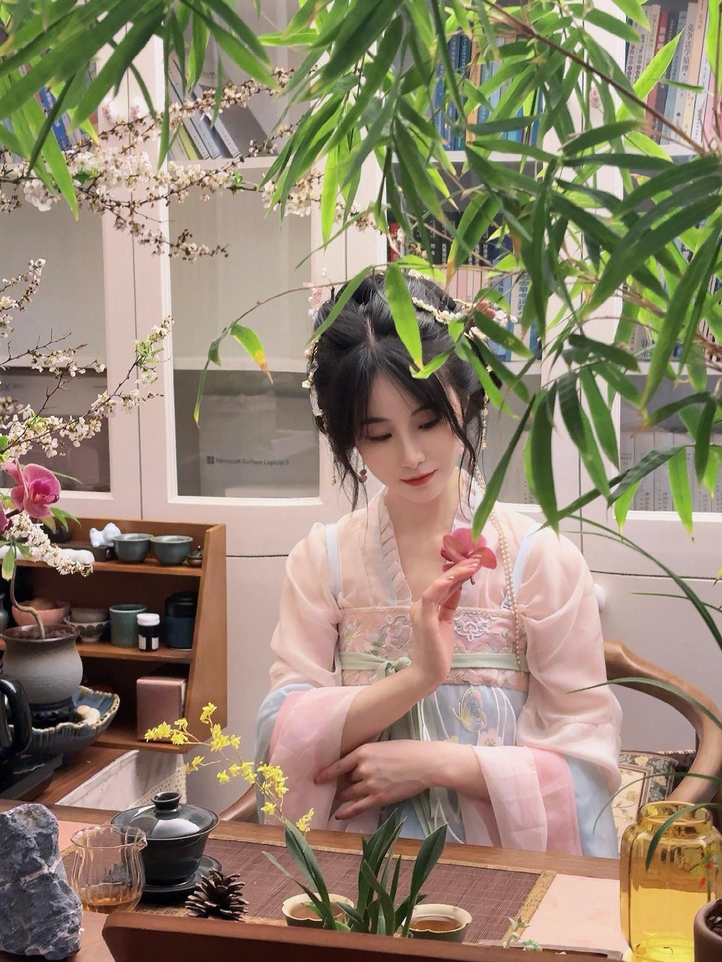 人间琴悠扬 姑娘把谁记心上