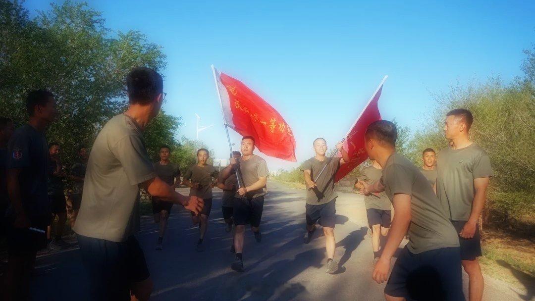 #铸剑中原[超话]##早安军营##原原说早晚安# 冲锋！吹起嘹亮的号角从这里走向