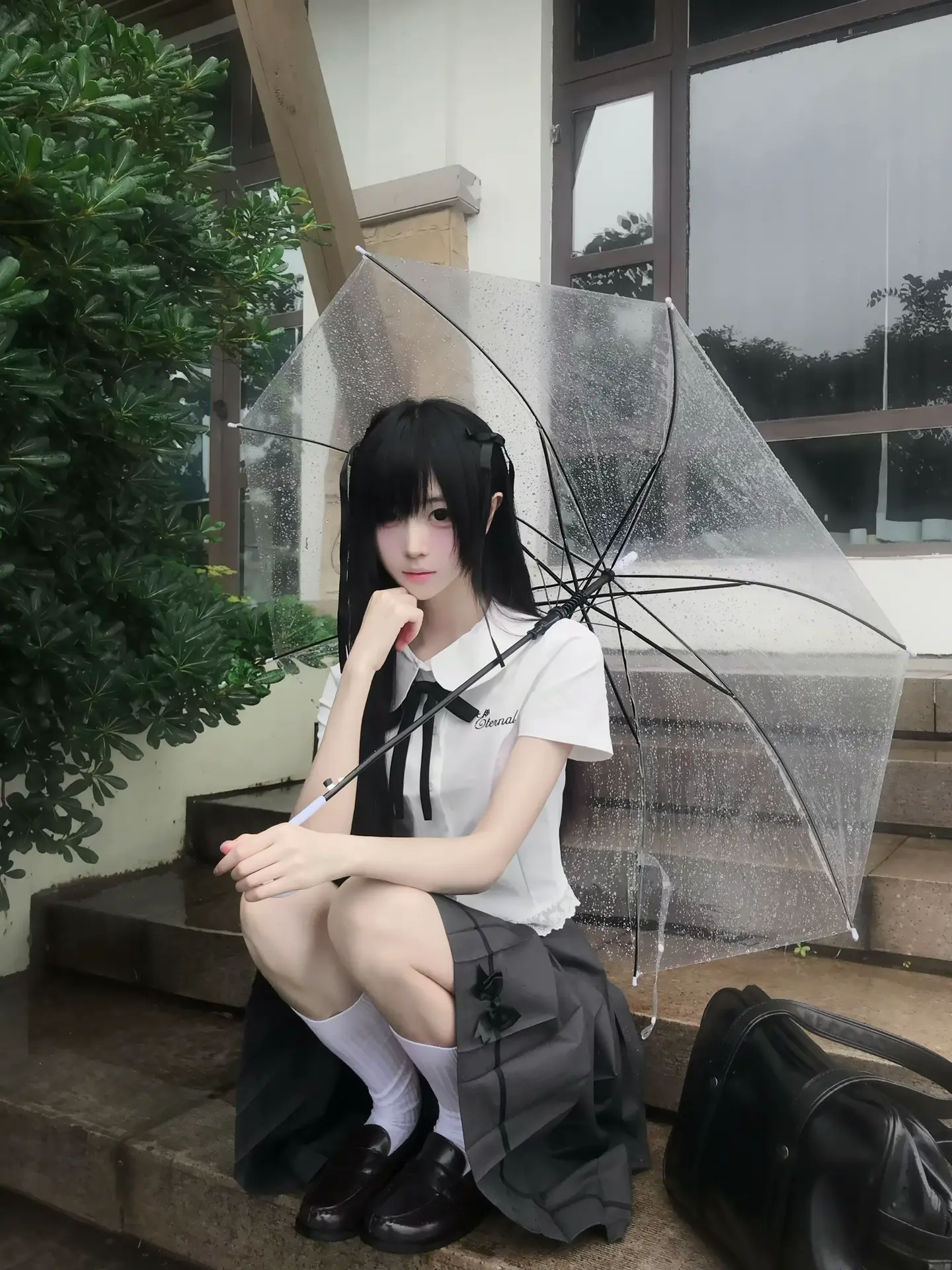 疼痛就像绵绵的梅雨 温润只不过是平铺腐朽的一切前奏