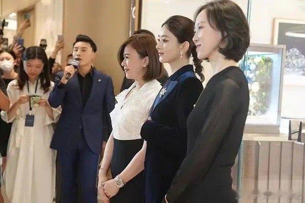 丽的这造型不至于说的那么差吧 ​​​