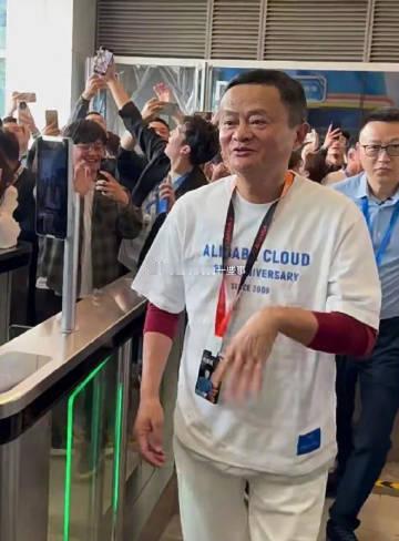 听说马云要回归阿里，还要重启大集团模式？这消息可真是炸了锅！结果呢，马云自己都懵
