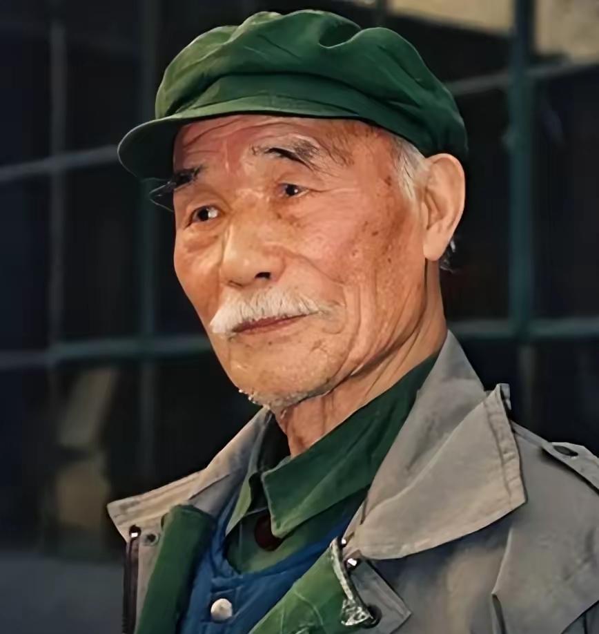 1978年，原华北军区副参谋长孙毅中将外出理发，理完发后感觉还太长，让理发师再给