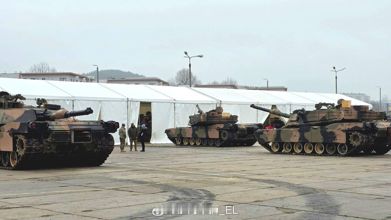 澳大利亚国防部宣布已经将49辆M1A1“艾布拉姆斯”坦克全部移交给乌克兰。 