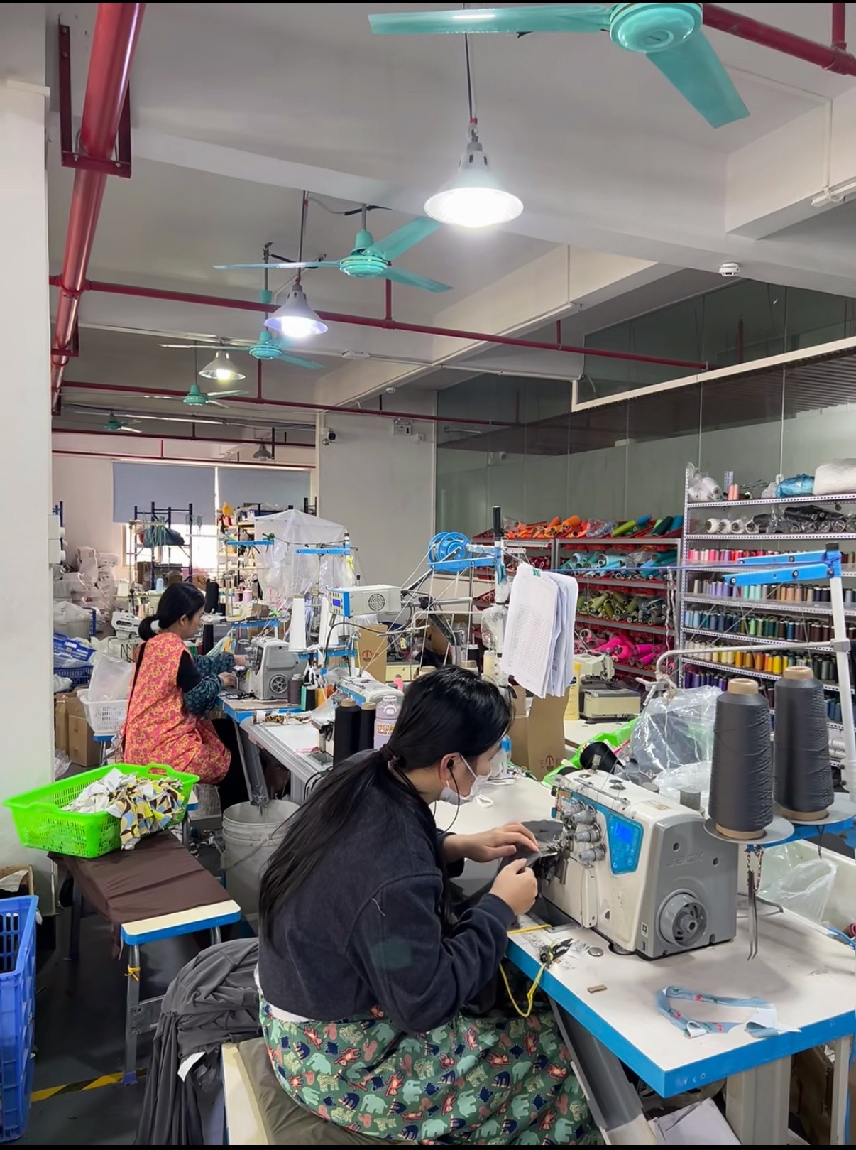 天一热中国最性感小城又发力了兴城泳装老板每天蹲TikTok评论区找需求：包裹性不