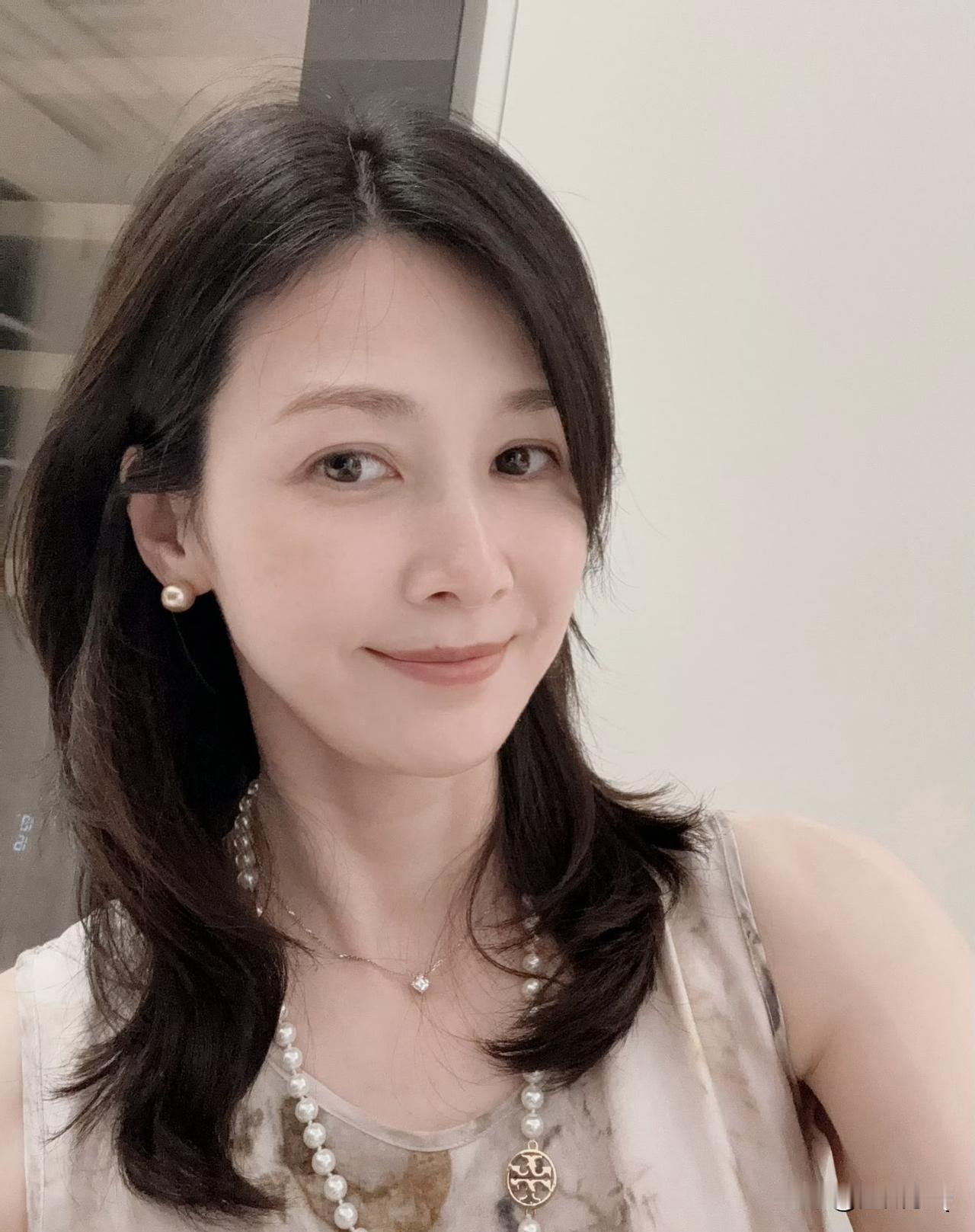 还记得《隋唐英雄传》里的李蓉蓉吗，如今长这样，和徐静蕾是越来越像了。