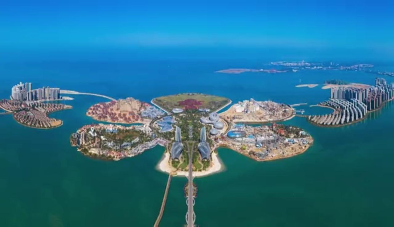 许家印可能没细想，填海造岛这事到底要吞掉多少资金。

海花岛2013年启动，陆陆