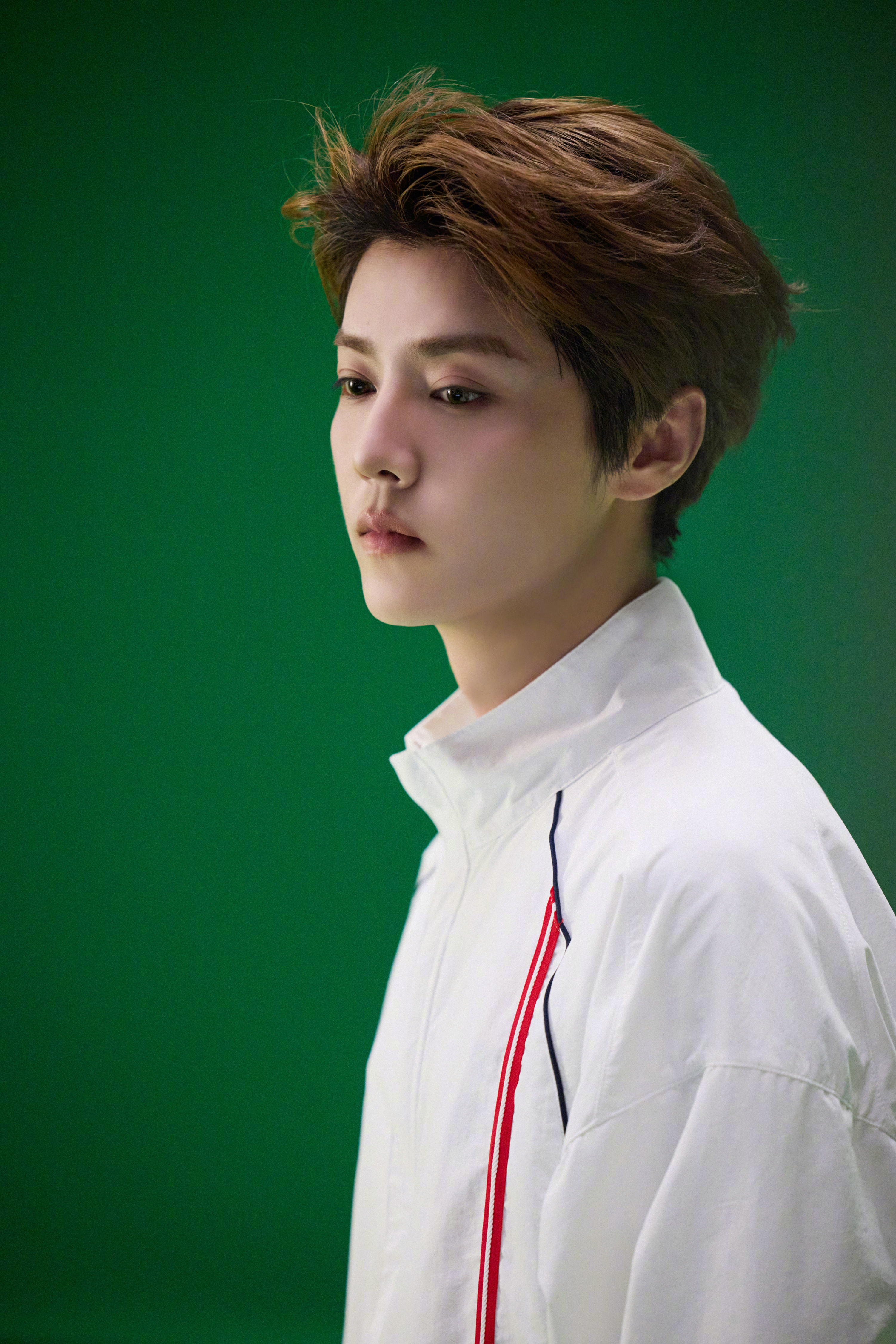 鹿晗运动风男友鹿晗运动风花絮照 鹿晗运动风花絮照，镜头之外是褪去所有修饰后的热烈