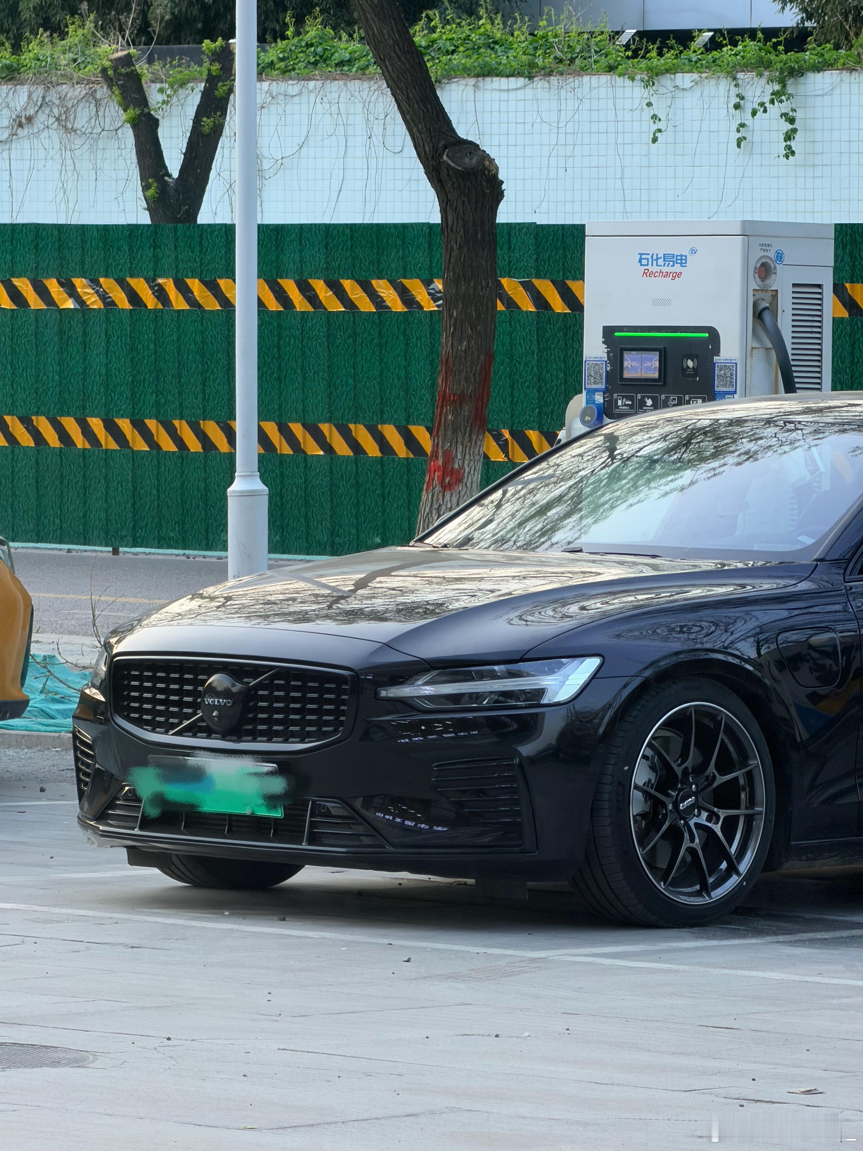 mia的汽车日常 Rays的G025真的是百搭款配沃尔沃都那么帅没有说volvo