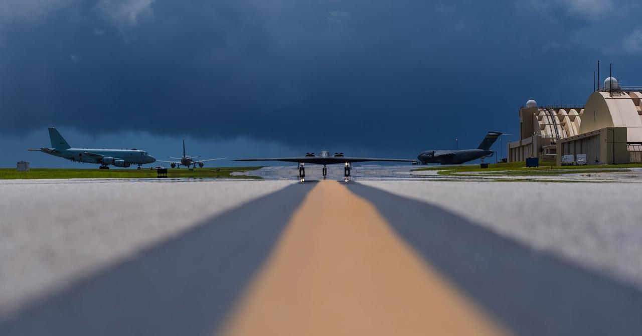 B-2轰炸机成功集成并试射AGM-158C（LRASM）远程反舰导弹，是美国空军