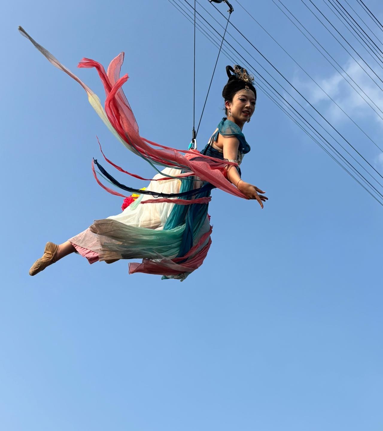 女人哪！这些都是用来形容女人的：

兄弟如手足，妻子如衣服；
男子有德便是才，女