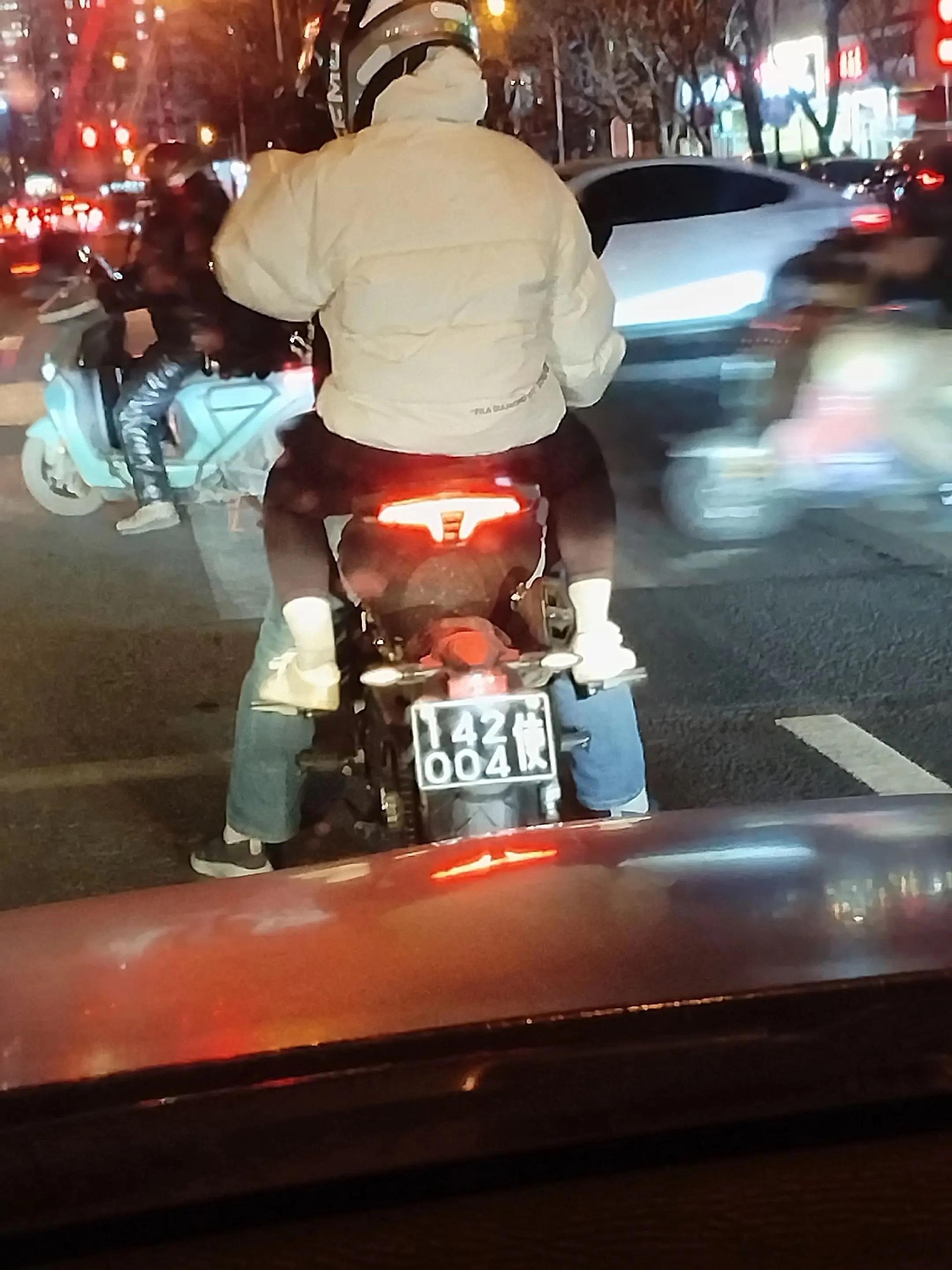 胖哥汽车频道 说实话我第一见这样的牌子 摩托车我和汽车的日常