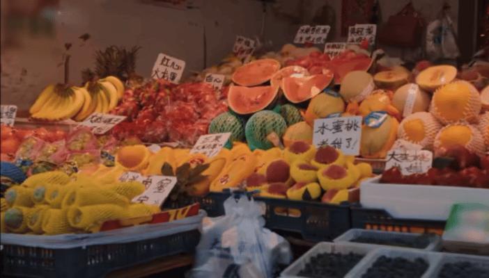 张云龙逛早市主打一个松弛、张云龙一看就是早市老炮张云龙逛早市完全没有明星包袱，试