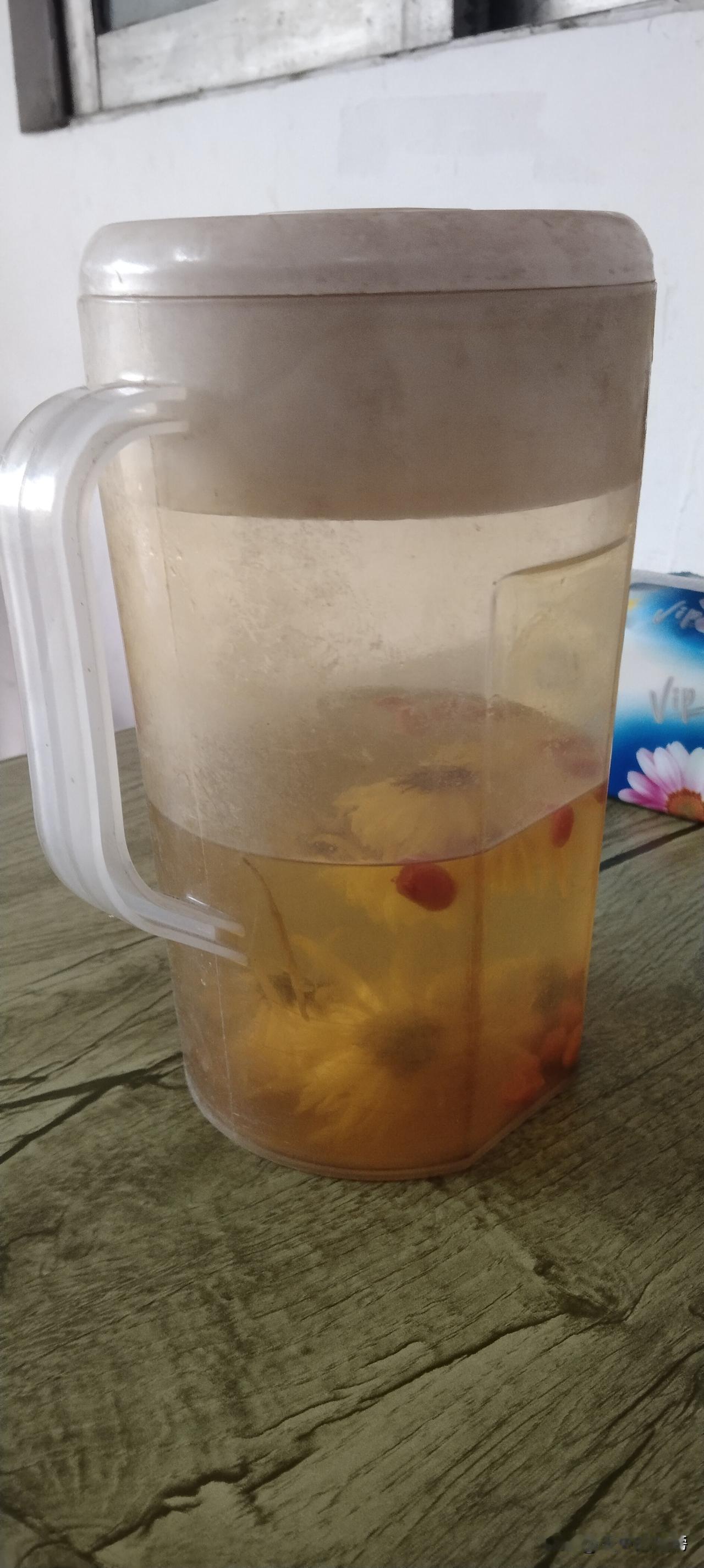 今天好热，天亮了我就关掉空调出去散步了，走着走着不经意间就来到这家早餐店门口，一