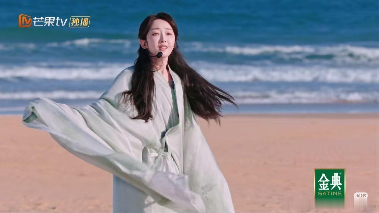 蒋梦婕的鞋把浪姐舞台给染红了 她最起码证明北舞严选名不虚传，真是衣服的问题！ ​