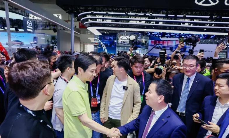 埃安这款新车到底有什么魅力？把雷军都吸引过来体验学习。

据说小米下半年会推出一