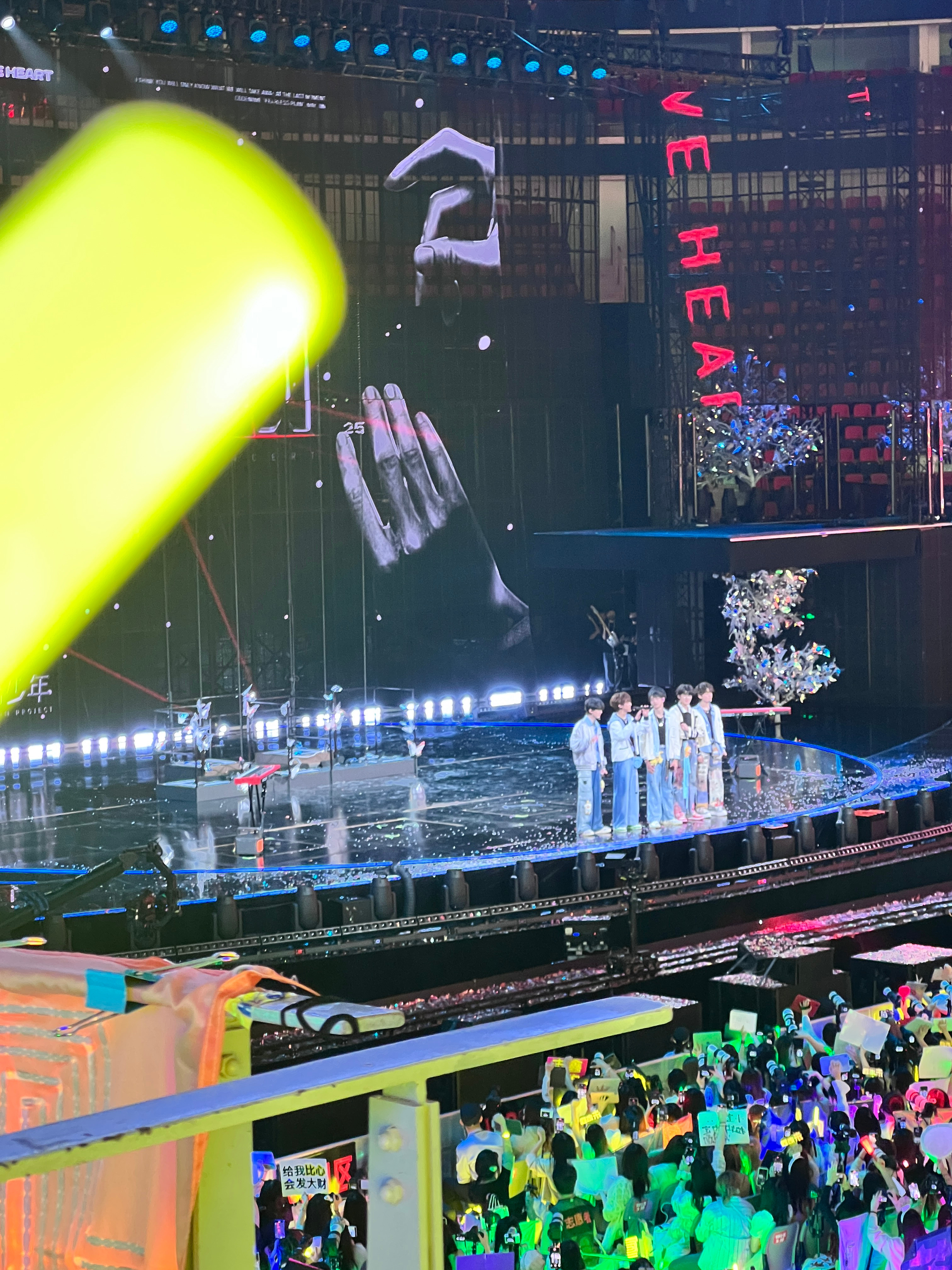 作为一个朱志鑫出道后新音、首唱会、25年运动会，一周年、浪漫主义几乎全勤的珠毛，