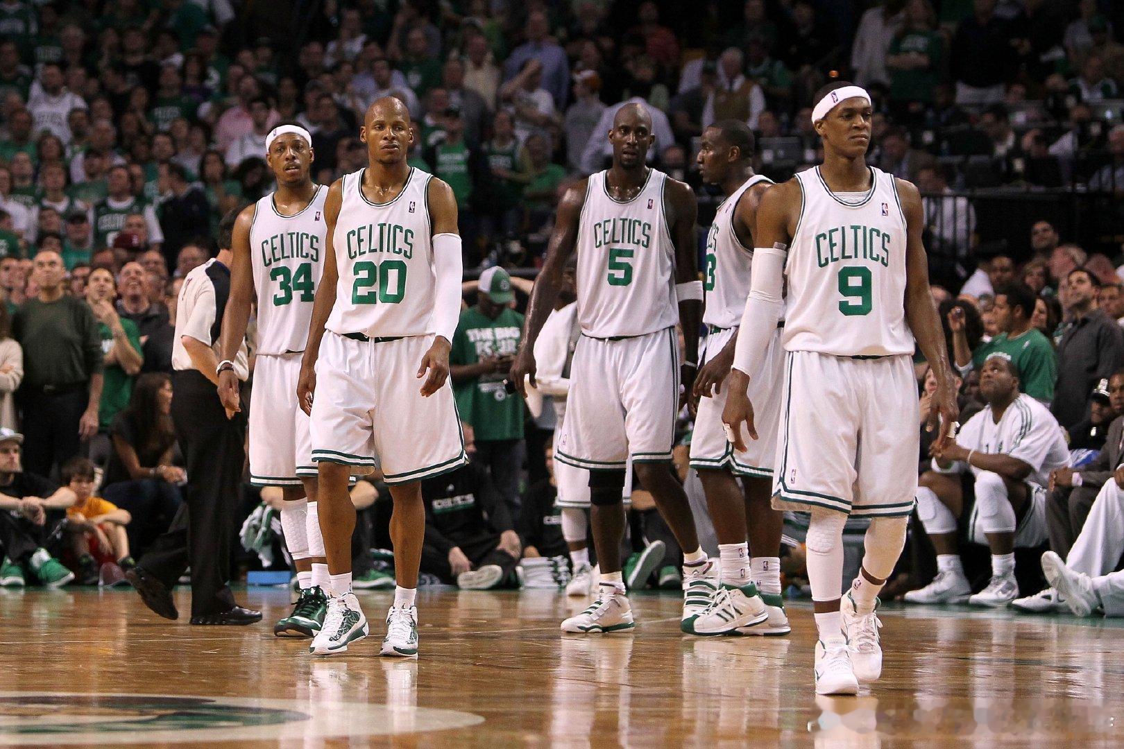 Boston Celtics 哪一年？看鞋老照片中的球员和球鞋[超话]  鞋控的