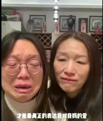 谢浩南妹妹带妈妈回复问题的视频评论区被霸屏了：
网友1：看哭了，妈妈该出面的时候