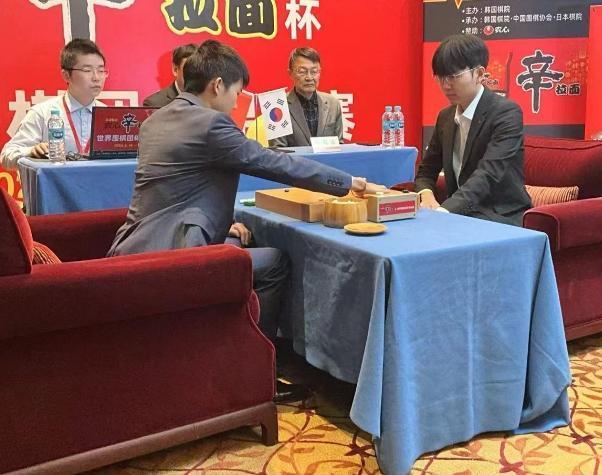 申真谞一杆清台，但辜梓豪可以昂首离开。
2月23日，在农心杯三国围棋擂台赛的决胜