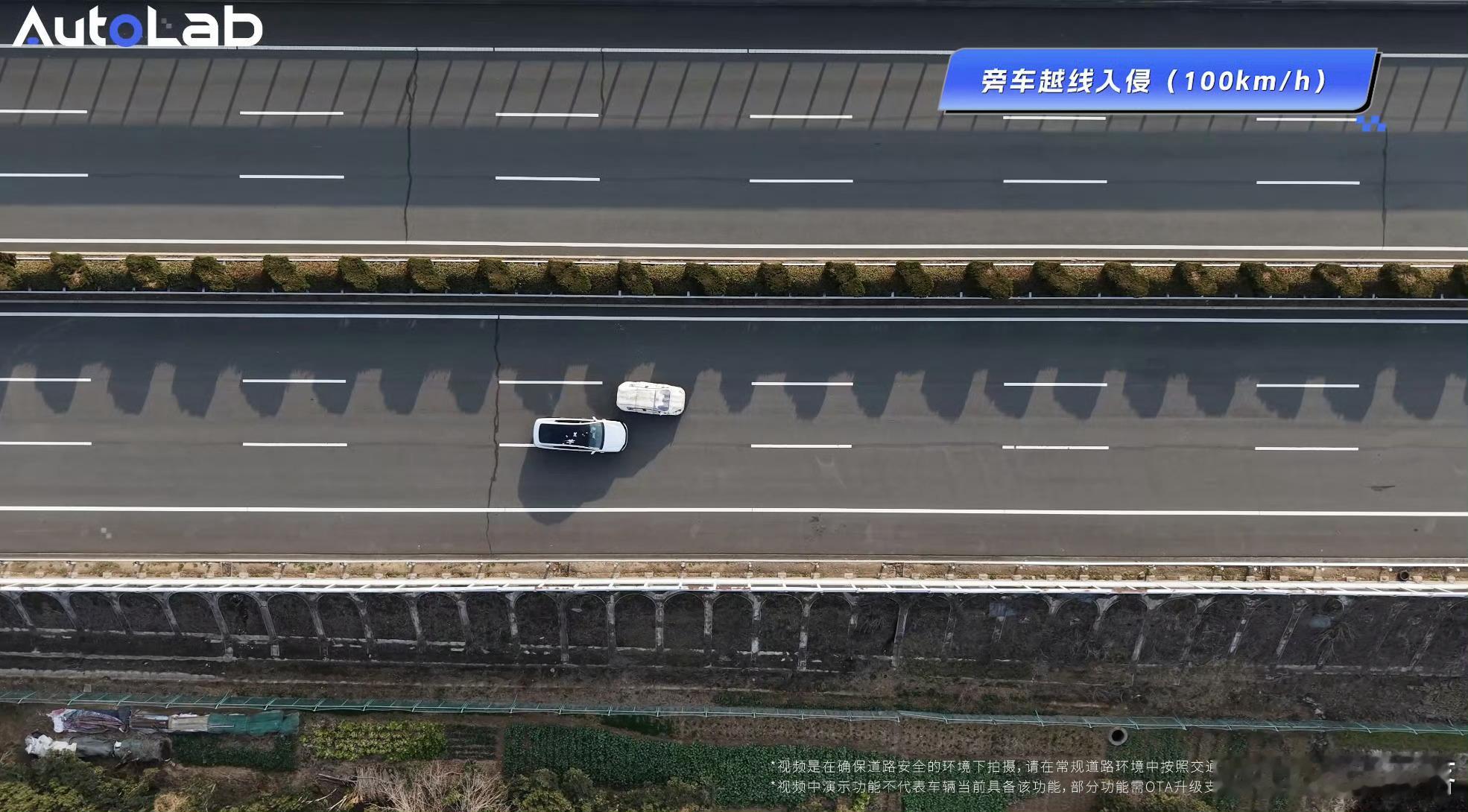 真正的安全是因为看的更全面🚦城市道路人车混杂，突发状况特别多，华为乾崑全方位感