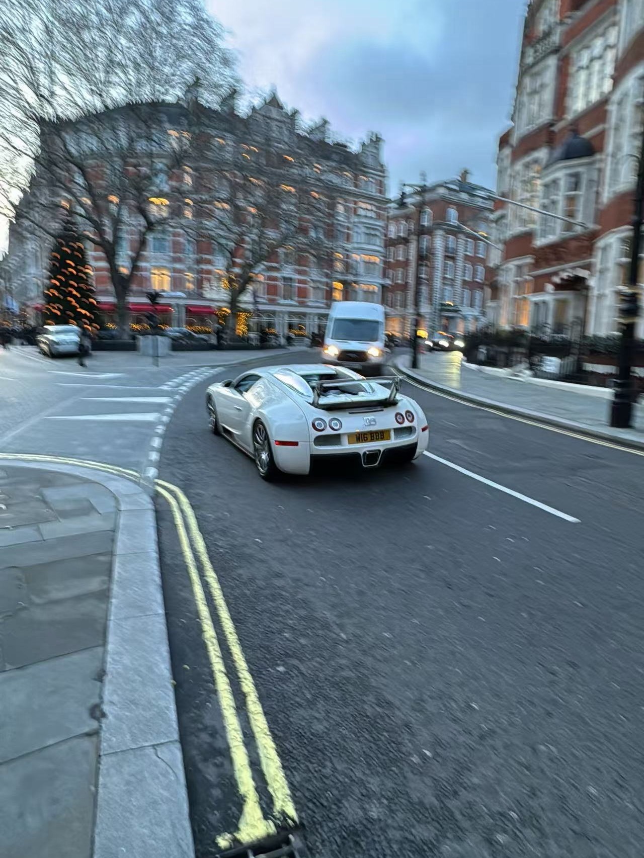 打算去伦敦过春节啦～顺便看望下妹妹🧨🧧近几年中国车企在英国新开了不少4S店。