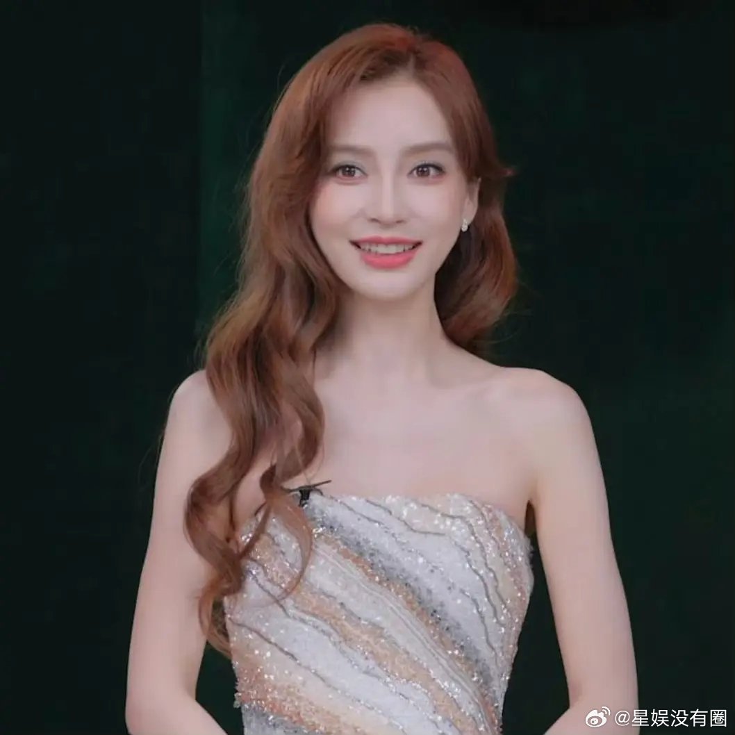 杨颖新状态现在咋样啊网友回复，没了流量和曝光，就这样没状态了嘛？感觉在敷衍粉丝。