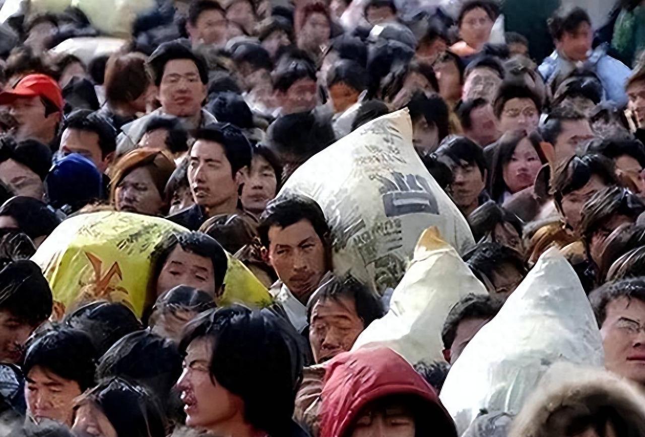 人口大迁徙彻底拦不住了吗？未来超半数国人都要扎堆往这些区域跑！老家不断流失人口只