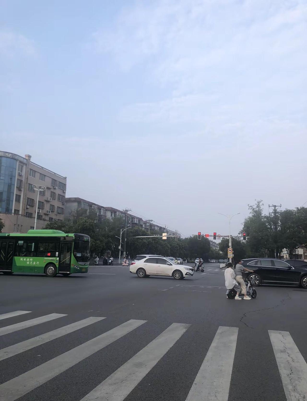 平静的幸福贯穿生活的每一刻，而我也刚好喜欢这份平静。别贪心，我们不可能什么都有；