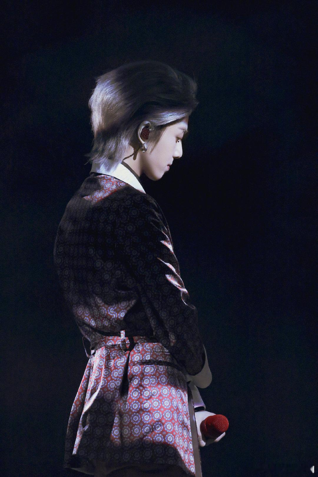 华晨宇眼神全肯定声鸣远扬 张卓尔用两天时间交出的戏腔答卷，直接征服全场！花花的眼