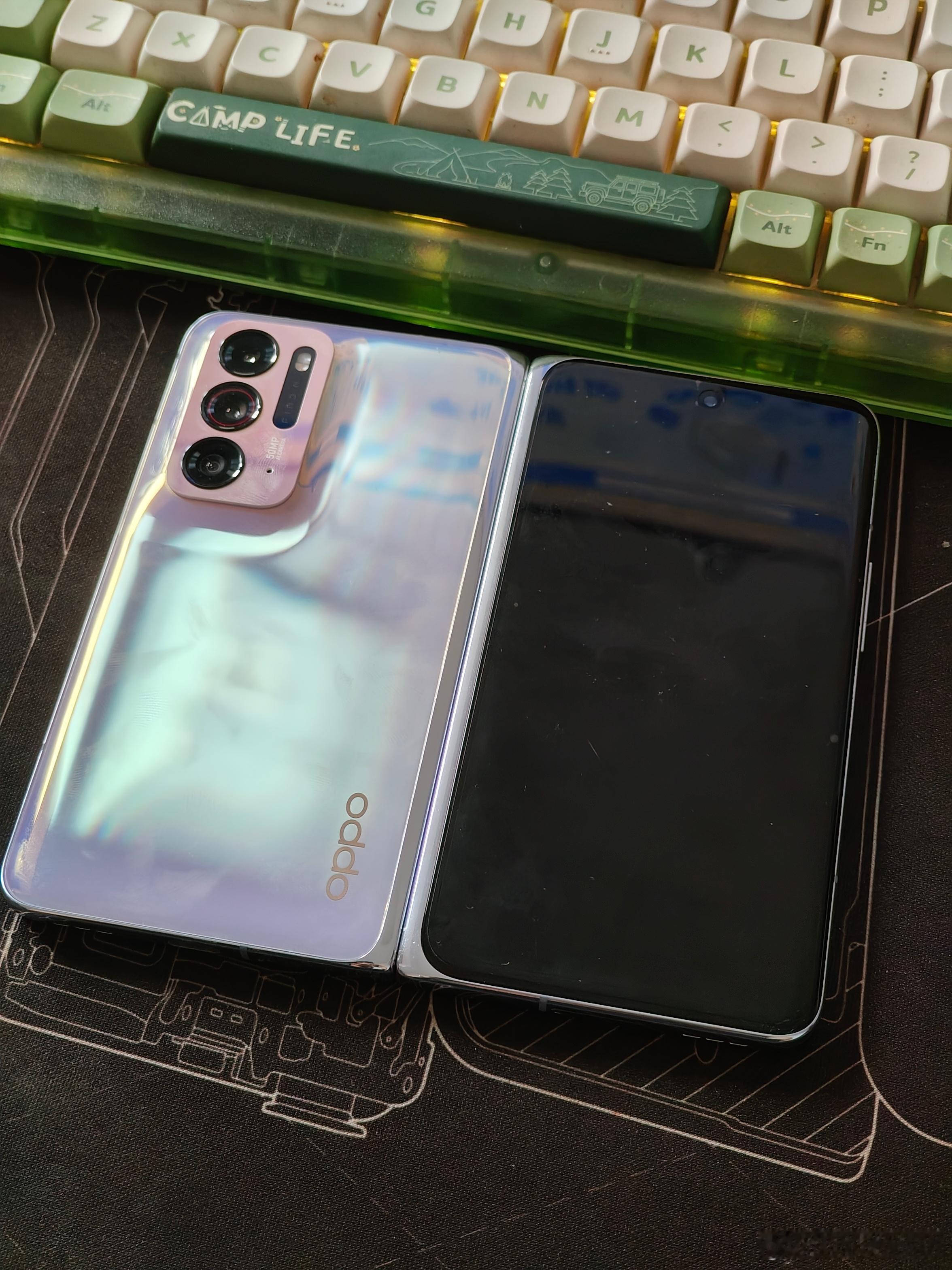 折叠屏iPhone外观实锤因为手小，我对外屏小点可以单手握持的折叠屏尤其偏爱，之