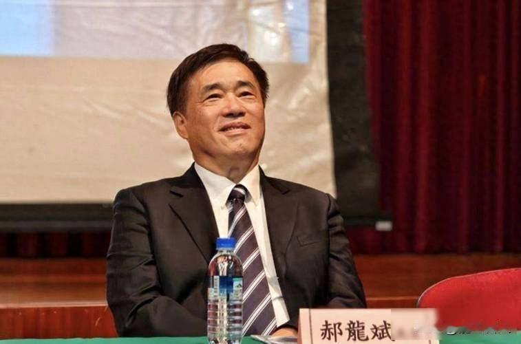 郑丽文赢了，党内炸锅，她真能救国民党？

2025年10月18号晚上，国民党内部