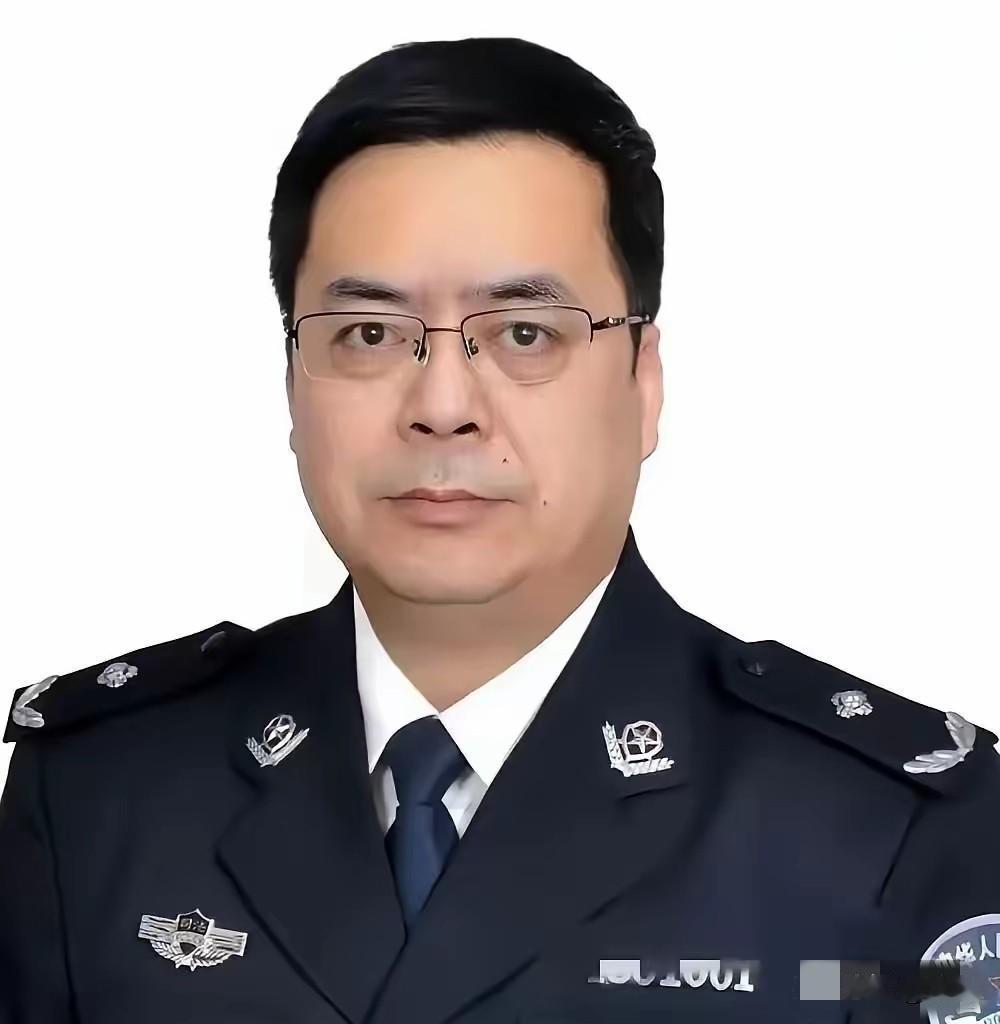 他即将年满60岁，本来可以准备享受退休生活了、谁知道，就在这个节骨眼上，他被查了