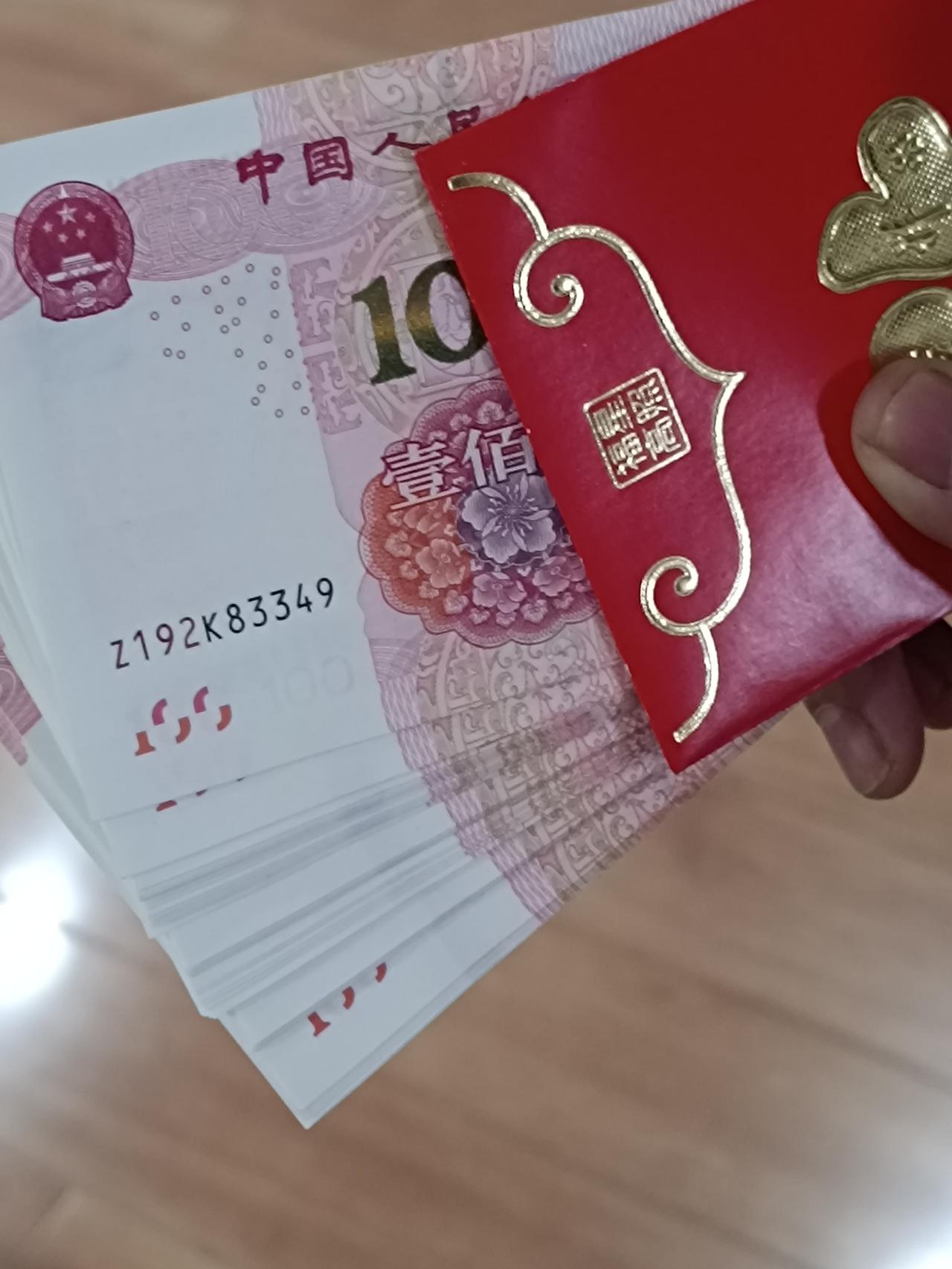 过年儿女应该给爸妈发红包吗？

当爸爸妈妈的，你们在过年时收到过孩子们的红包没有