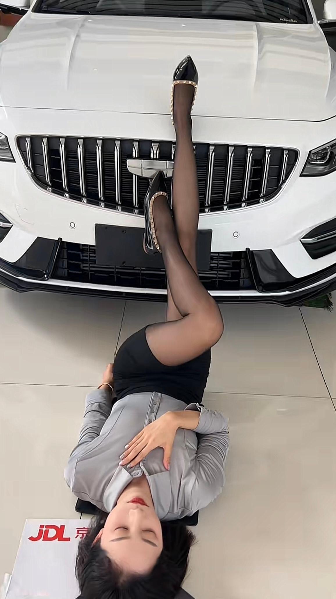 周末也不休息了的汽车销售 ​​​