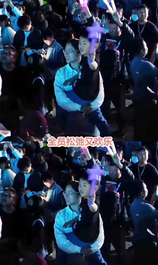 开封五一国风晚会 开封国风歌会现场 台上歌手唱起《悟空》《少年侠客》，台下观众集