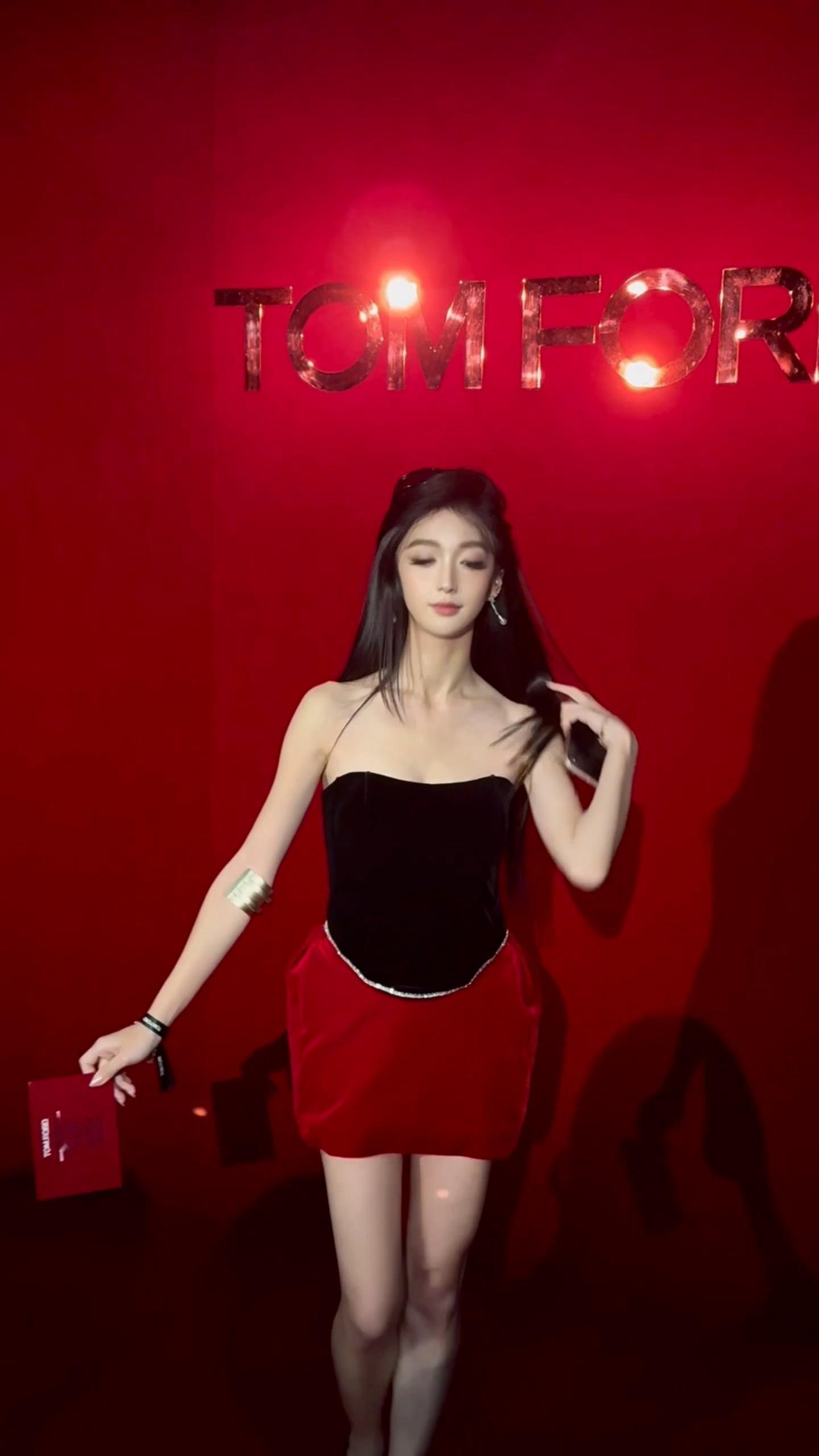 好红💋 