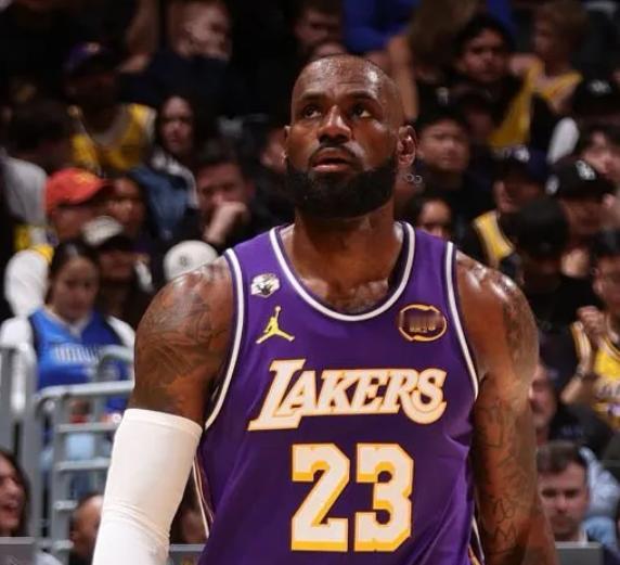 詹姆斯再创神级记录！历史最老三双记录收入囊中！GOAT路上的又一砝码！北京时间2