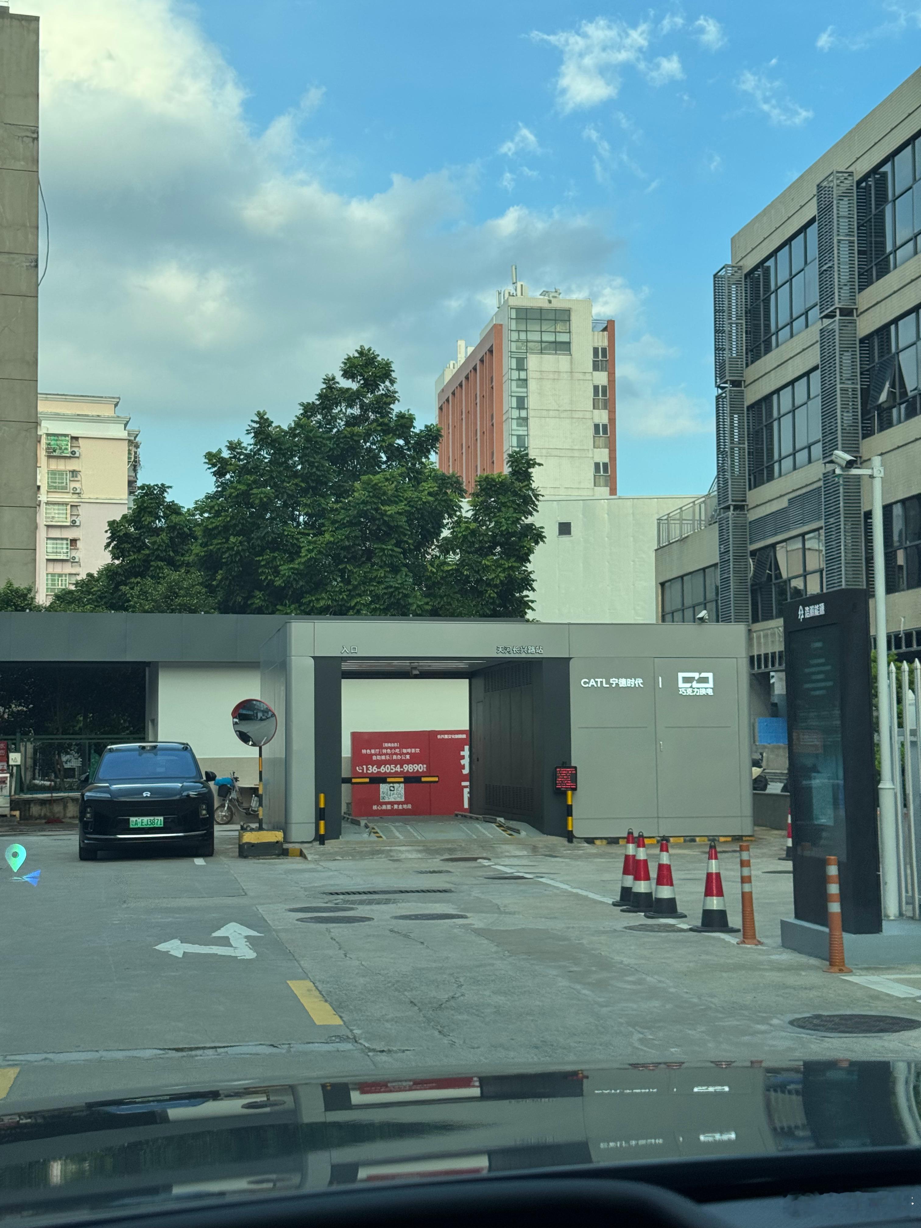 我还是第一次见到宁德的巧克力换电站 