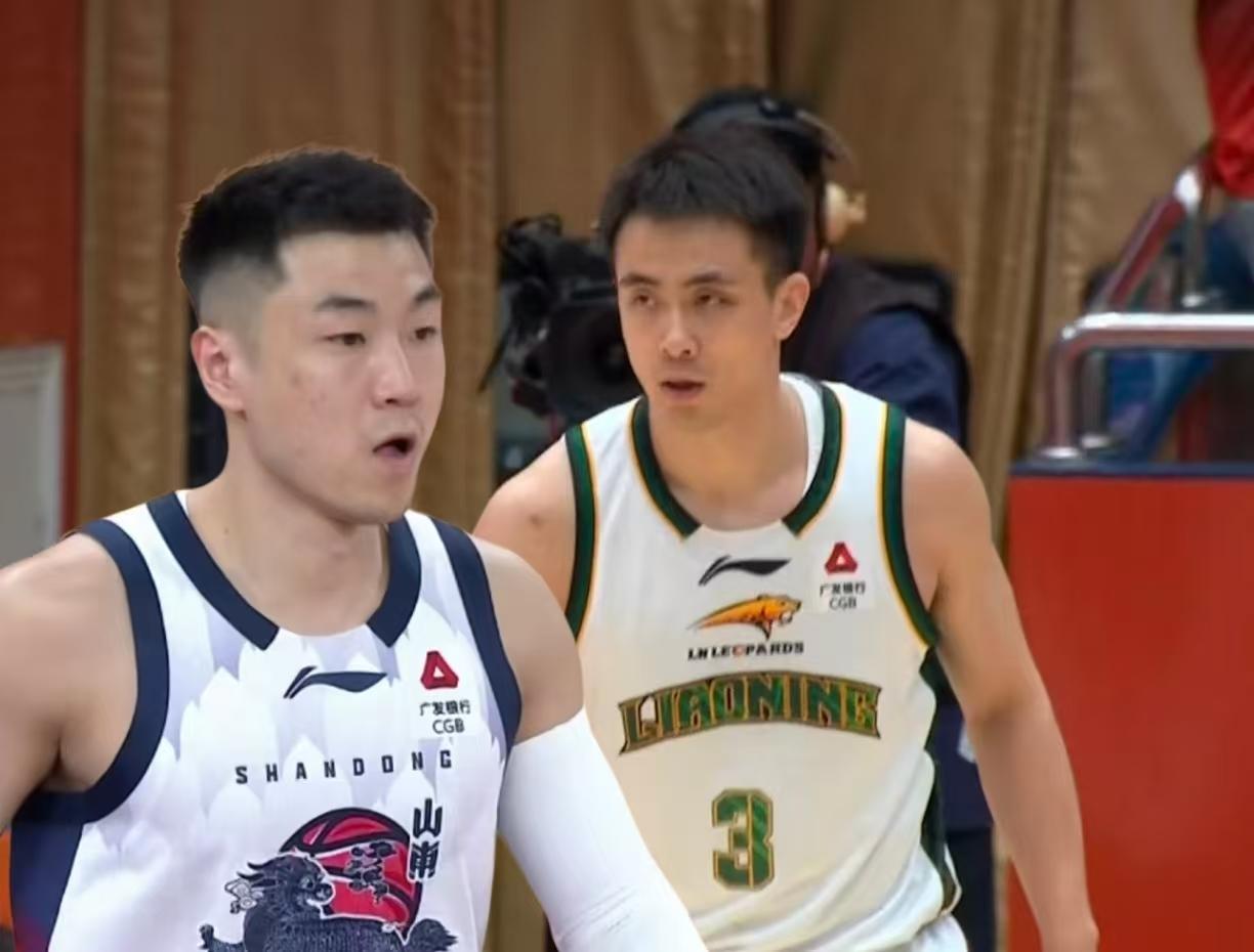 辽宁男篮客场对阵山东，这场实打实的硬仗，完全就是五五开的局面！输赢拼的不止是技术