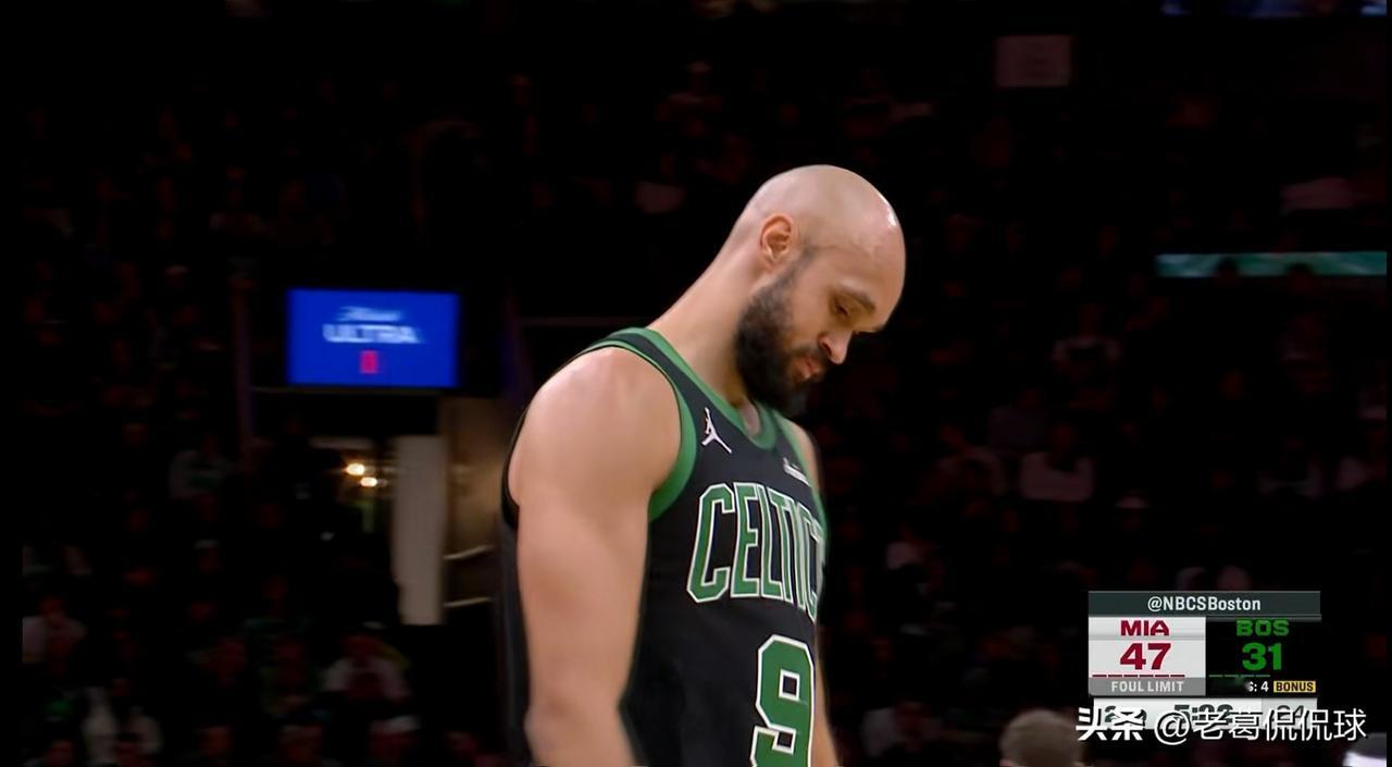 凯尔特人球星怀特真是太失常了！在今天凯尔特人主场迎战热火的比赛中，目前双方的上半