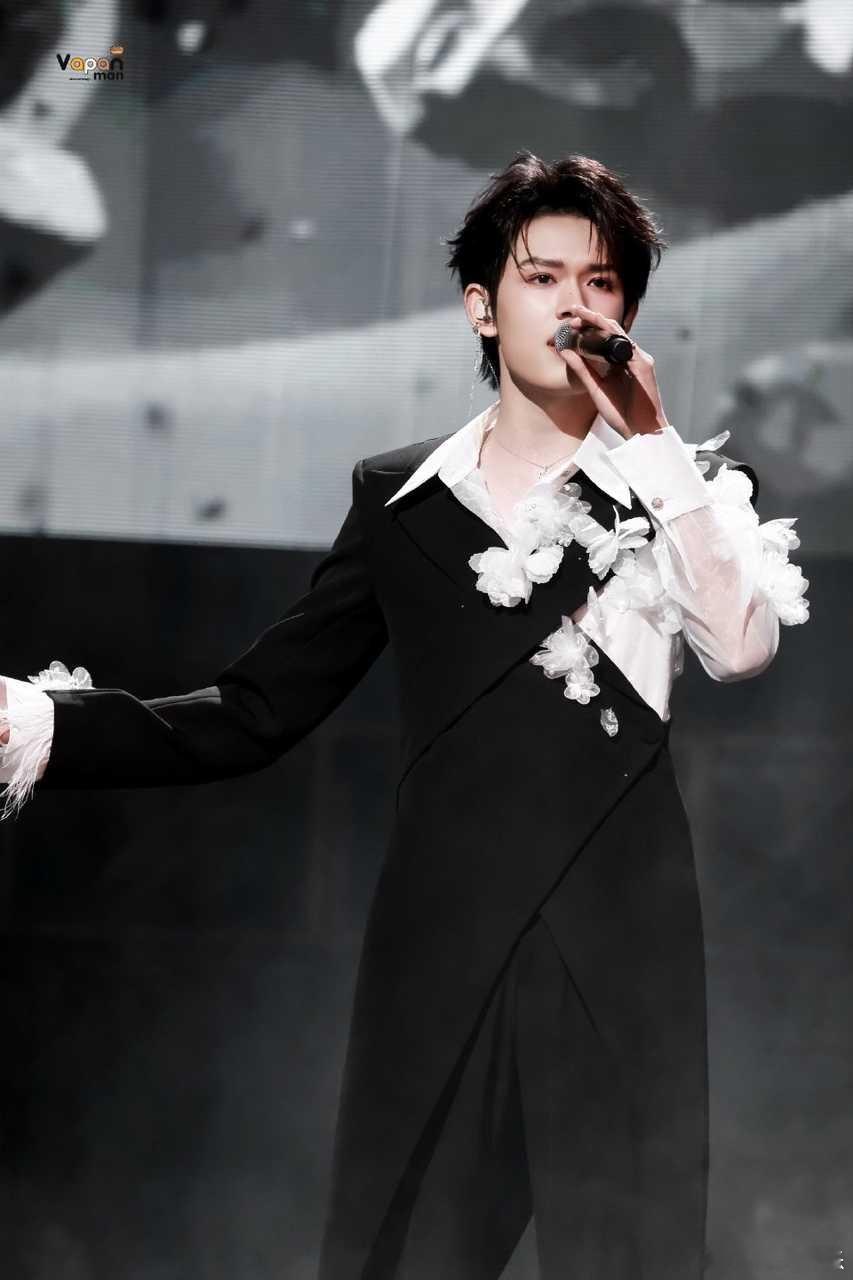 张极转音转强混转头声 张极的英文情歌唱进了我的心里转音真的好绝太好听了！！！我说