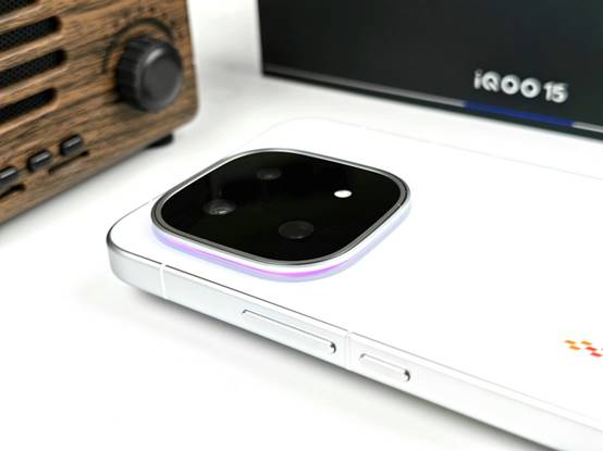 iQOO 15圖賞：經典與創新的完美融合